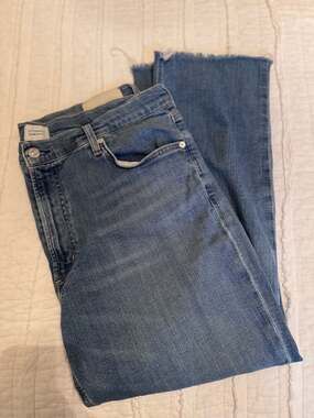 Citizens of Humanity Isola Cropped High Rise Straight Leg Jeans in Medium Wash